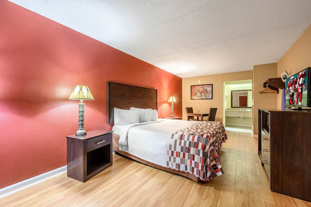 Red Roof Inn Sylacauga - photo 9