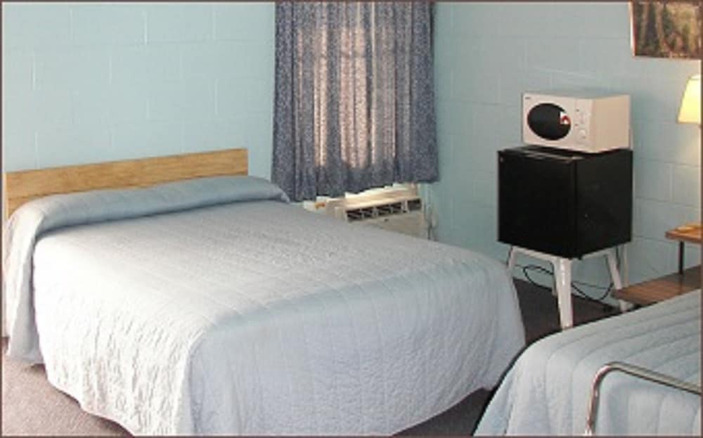 Holiday Host Motel - photo 14