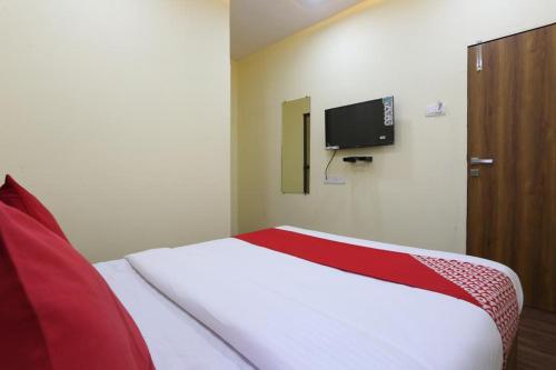 Hotel Crown Near Nesco Center Oberoi Mall Goregaon East