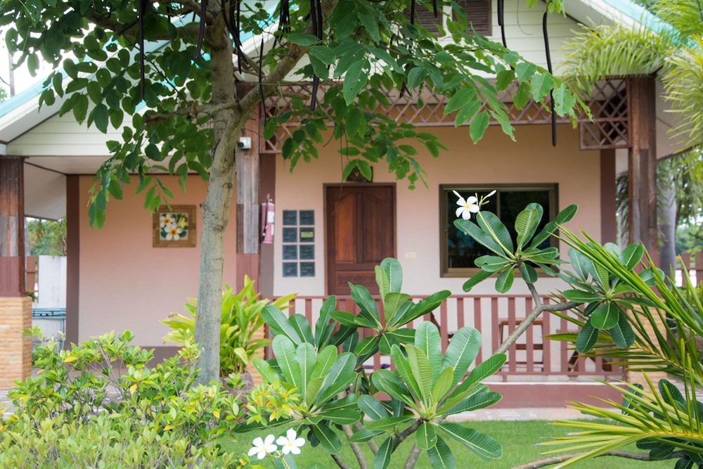 Chum Phae Lagoon Resort — Chum Phae