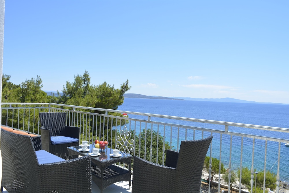 Apartments Marija — 4-Star Luxury Hotel in Jelsa, Croatia