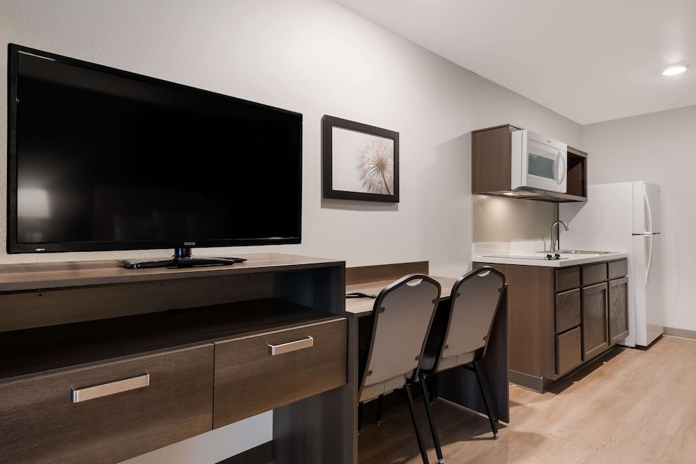 WoodSpring Suites Phoenix Deer Valley - photo 14
