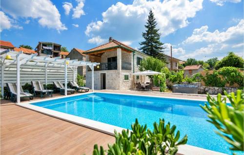 Amazing Home In Zagvozd With Jacuzzi — 4-Star Luxury Hotel in Zagvozd, Croatia