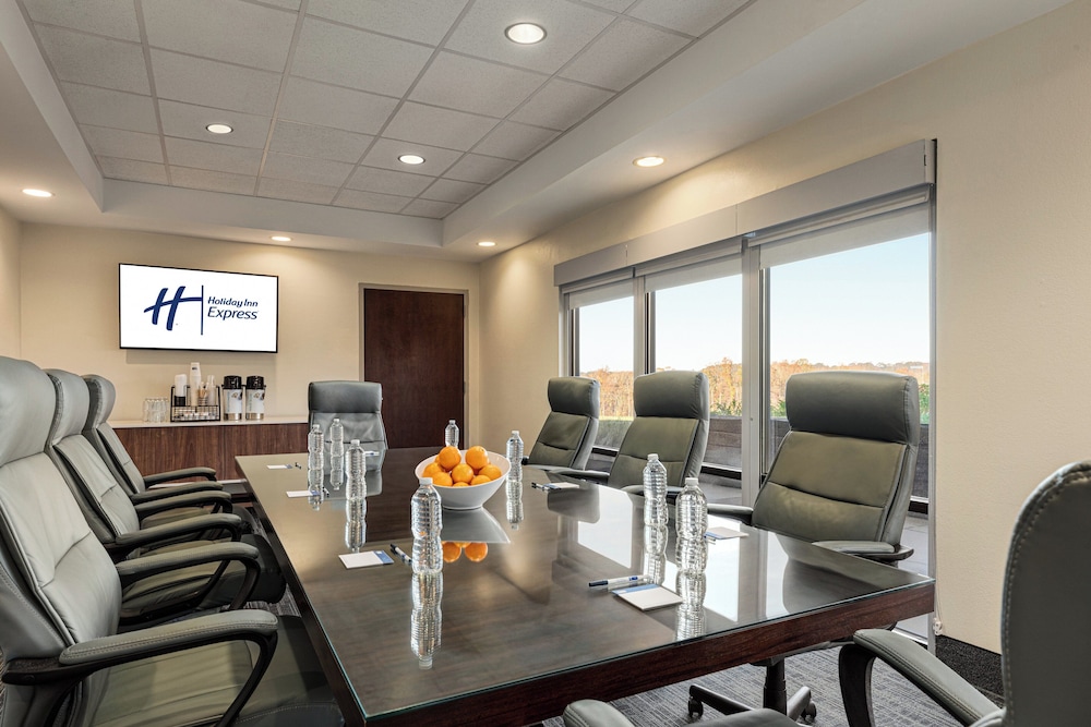 Holiday Inn Express Suites Lexington NwVineyard - photo 68