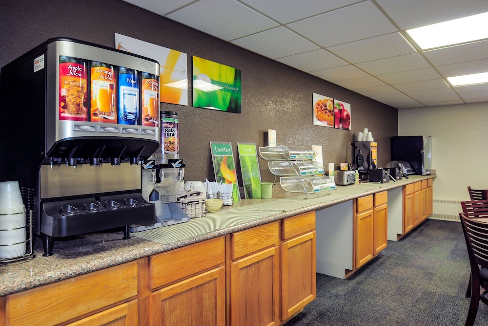 Quality Inn Stadium Area Green Bay Stadium - photo 18