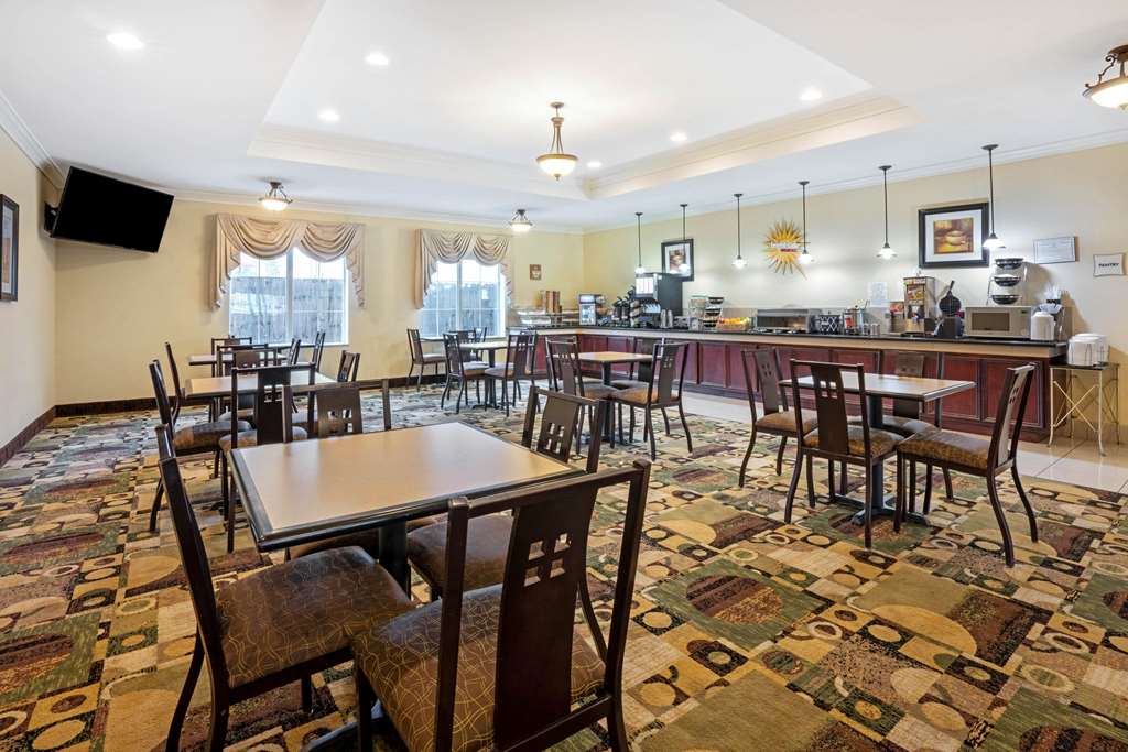 La Quinta Inn & Suites by Wyndham Houston Magnolia - photo 27