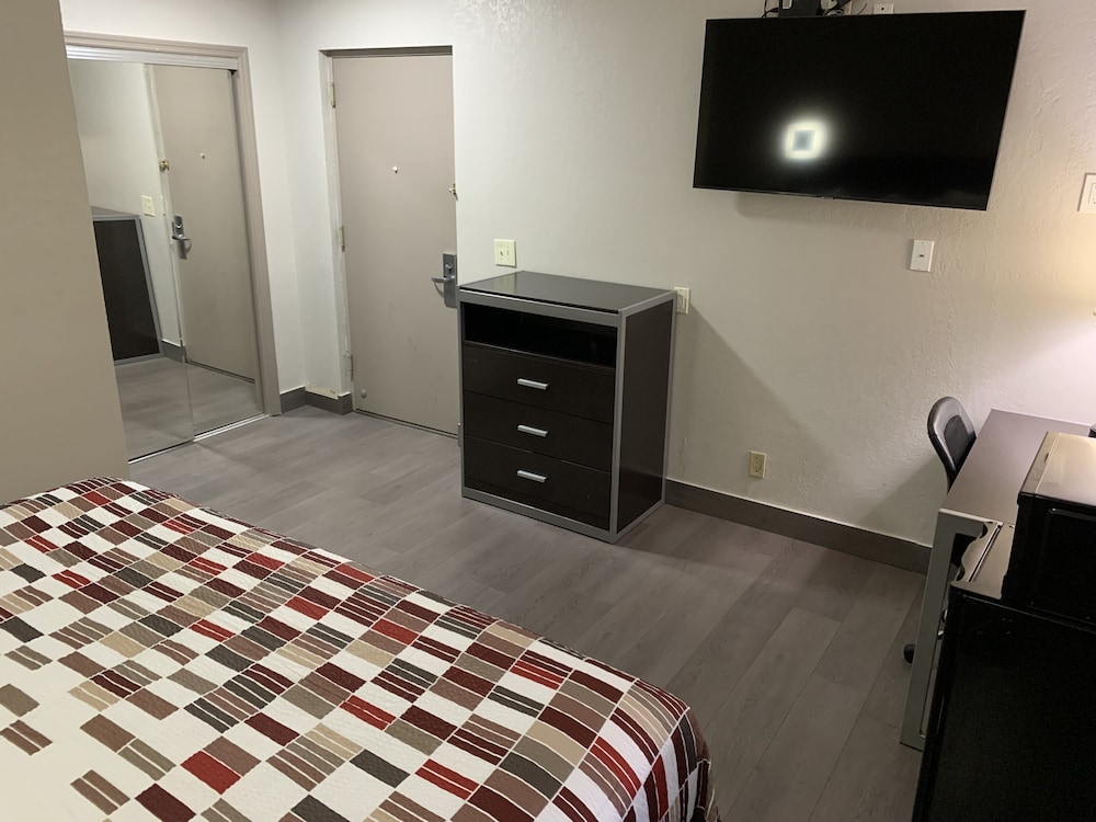 Red Roof Inn Copiague - photo 7