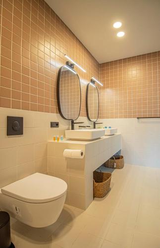 Panoramic Studio Apt in Tbilisi Center By Wehost