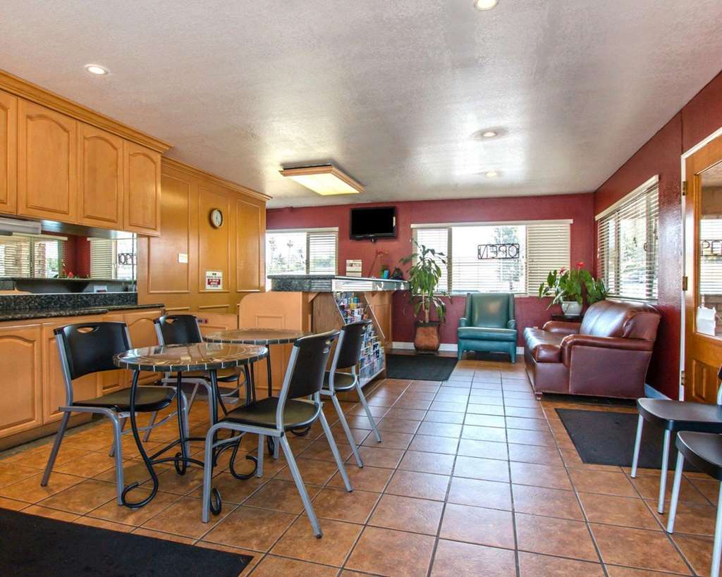 Rodeway Inn Fallbrook Downtown - photo 20