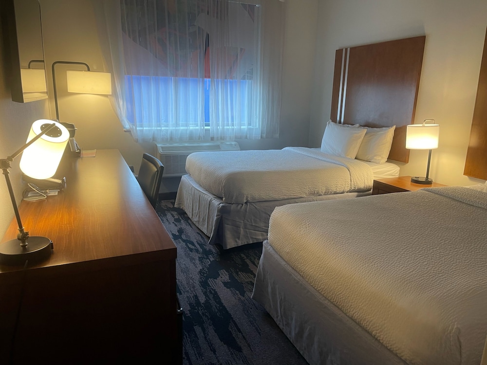 Fairfield Inn & Suites by Marriott New York Brooklyn - photo 25