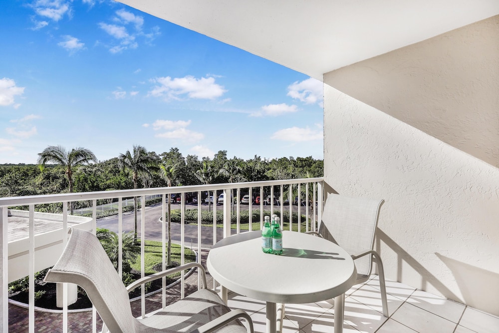 Beachfront condo in resort style community with pool - photo 47
