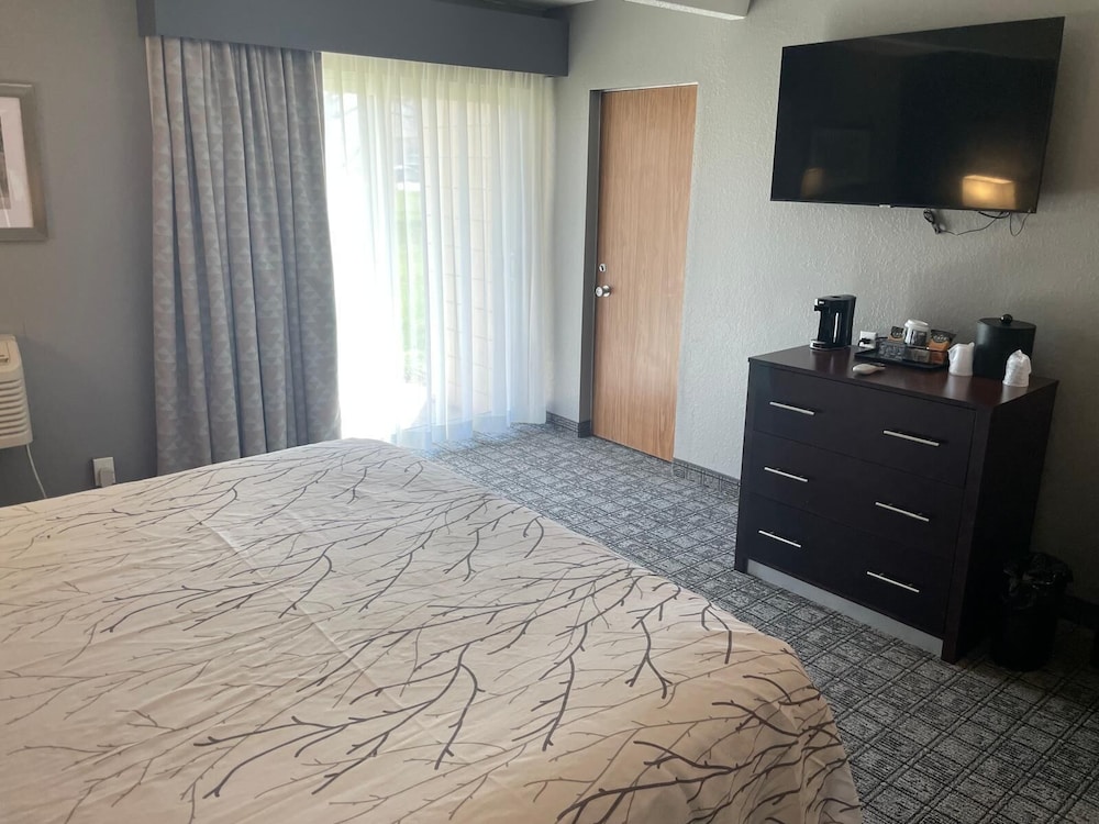 Eastlake Suites Hotel & Conference Center By OYO Urbana - photo 28