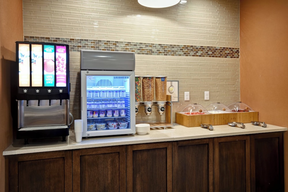 Fairfield Inn & Suites by Marriott Milwaukee North - photo 18