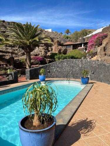 Castillo Lanzarote Villa Bailey Luxury Villa Pet friendly with heated Pool — 4-Star Luxury Hotel in Tias, Spain