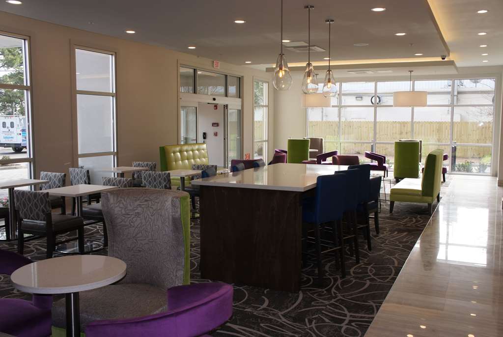 La Quinta Inn & Suites by Wyndham Mobile - photo 13