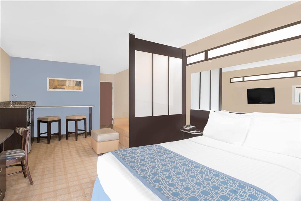 Microtel Inn & Suites by Wyndham Waynesburg - photo 11