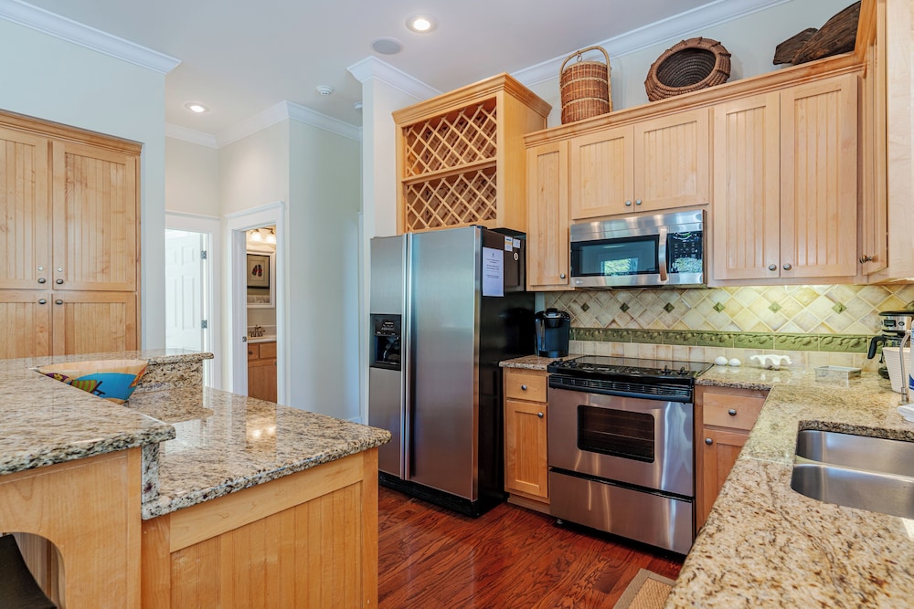 Pet Friendly Seacrest Home for 10 Resort Pool Beach Shuttle - photo 15