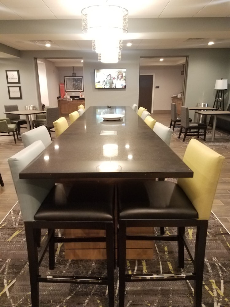 Hampton Inn Omaha Airport - photo 18