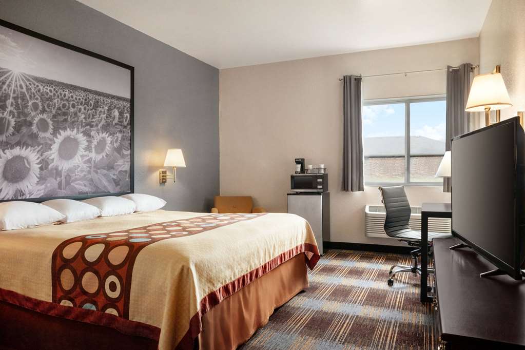 Super 8 by Wyndham Holton - photo 8
