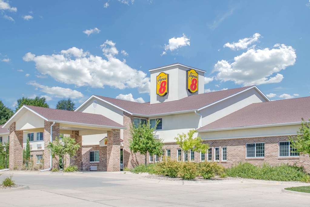 Super 8 by Wyndham Cedar Falls IA University - featured photo