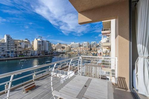 St Julians Seafront — 4-Star Luxury Hotel in San Giljan, Malta