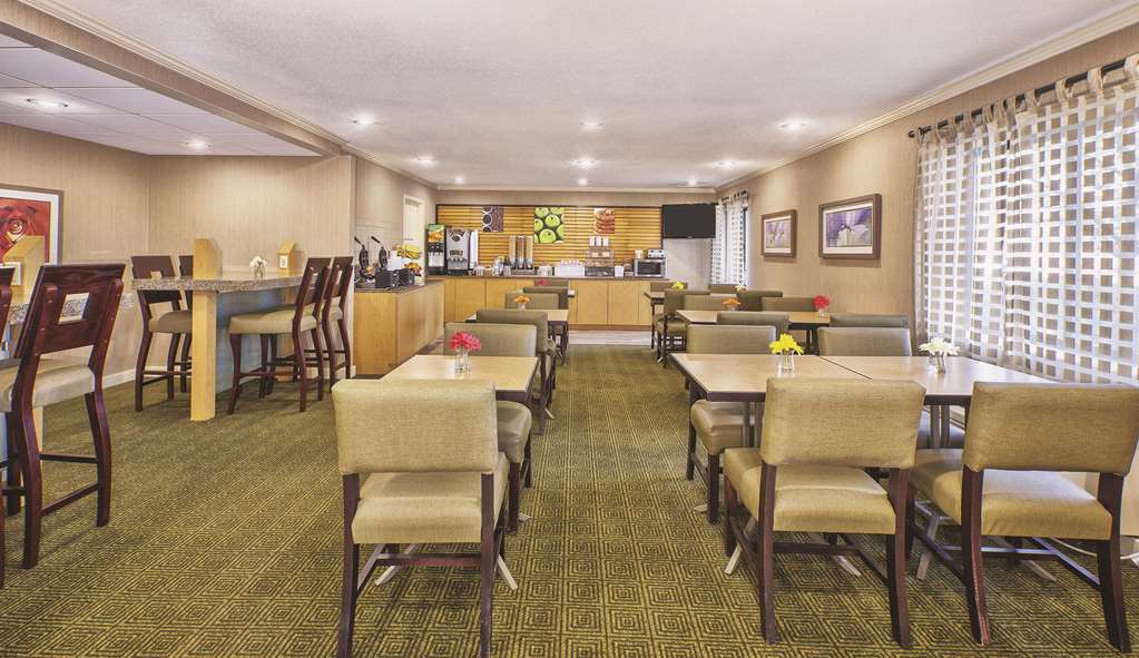 La Quinta Inn by Wyndham Toledo Perrysburg - photo 31