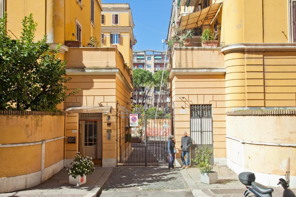 Porta Portese Colorful Flat
