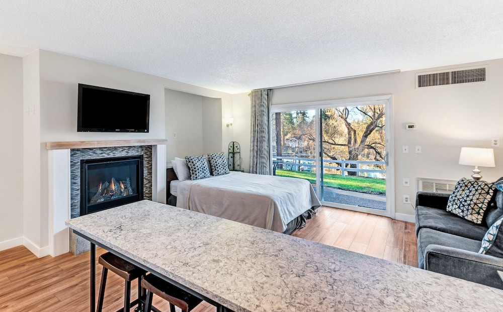 Bend Riverside Inn & Suites - photo 136