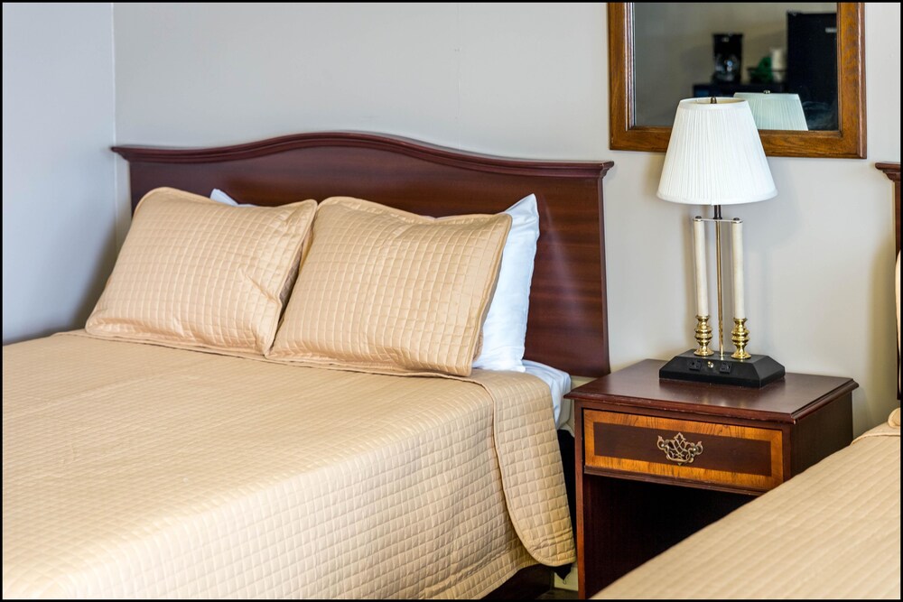 Marina Inn & Event Center - photo 5