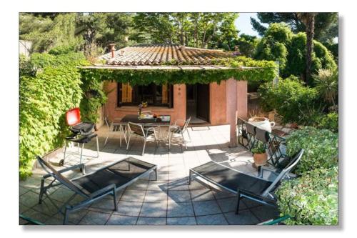 Pavillon Saint Clair la campagne au bord de l eau et 2 velos in Sete, France