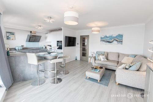 Seaview Retreat by Grandeur Property — 4-Star Luxury Hotel in Bournemouth, United Kingdom