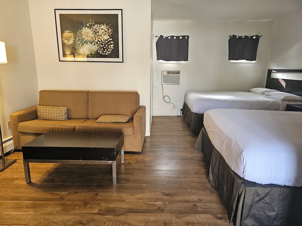 H & H Motor Lodge - photo 17