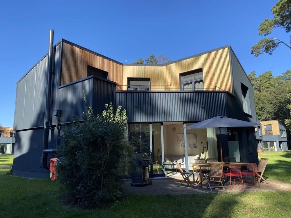 Super Nice Holiday Home by the Lake — 4-Star Luxury Hotel in Templin, Germany
