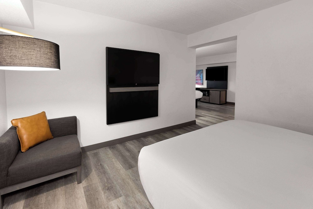 La Quinta Inn & Suites Washington DC Capital NoMA - photo 19