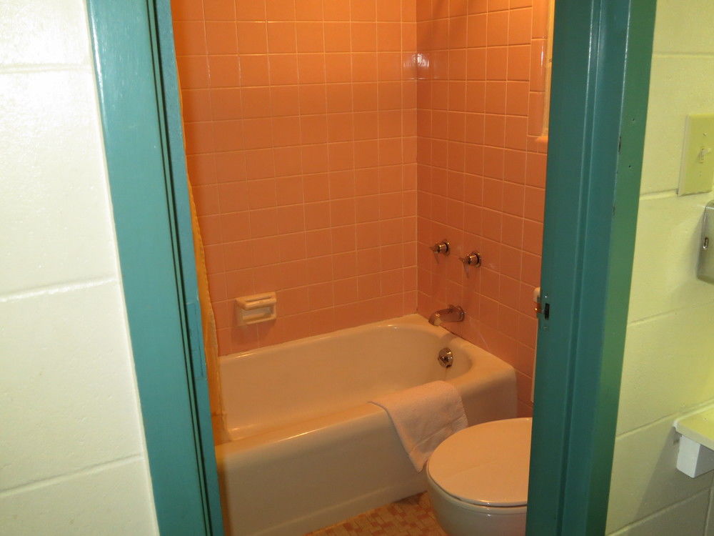 Hamilton Holiday Motel - photo 12
