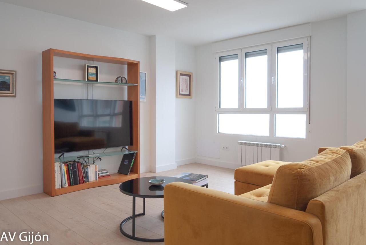 Avg Mirada a San Lorenzo in Gijon, Spain