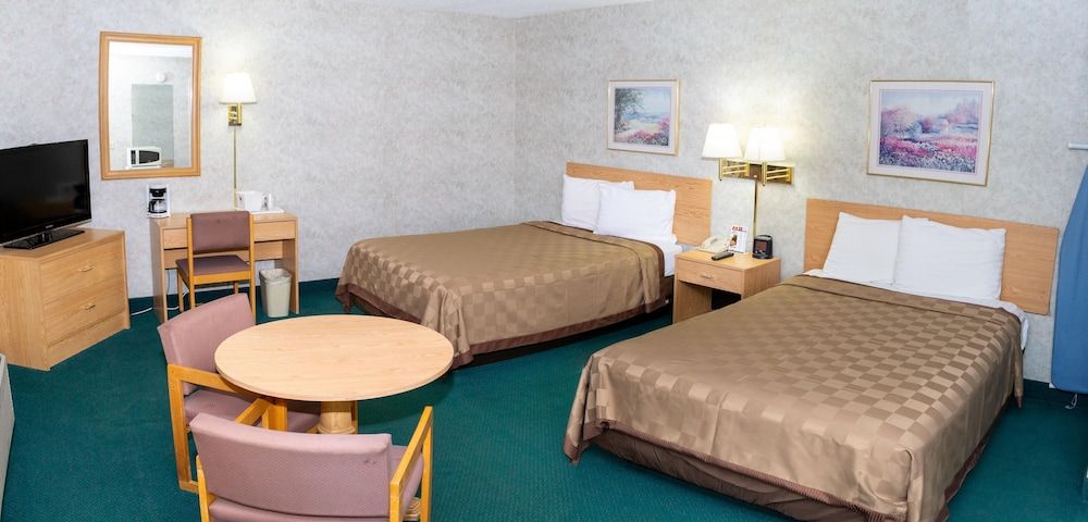 Regency Inn Perrysburg - photo 6