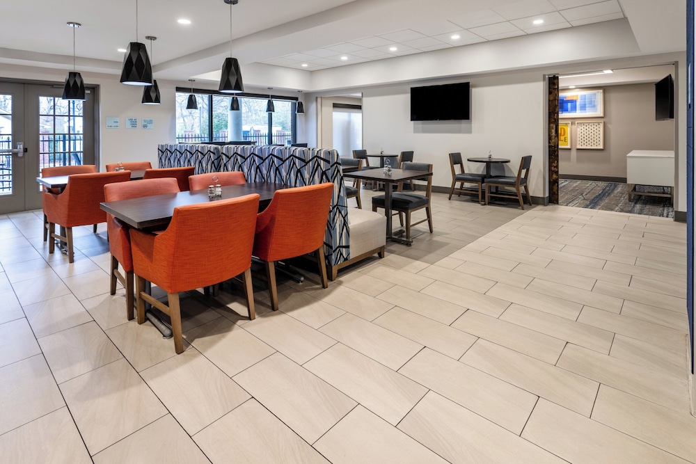 Holiday Inn Express & Suites Flowood by IHG - photo 54