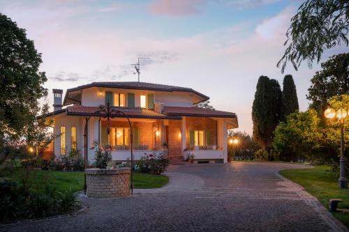 Villa Barbara — 4-Star Luxury Hotel in San Giovanni In Marignano, Italy