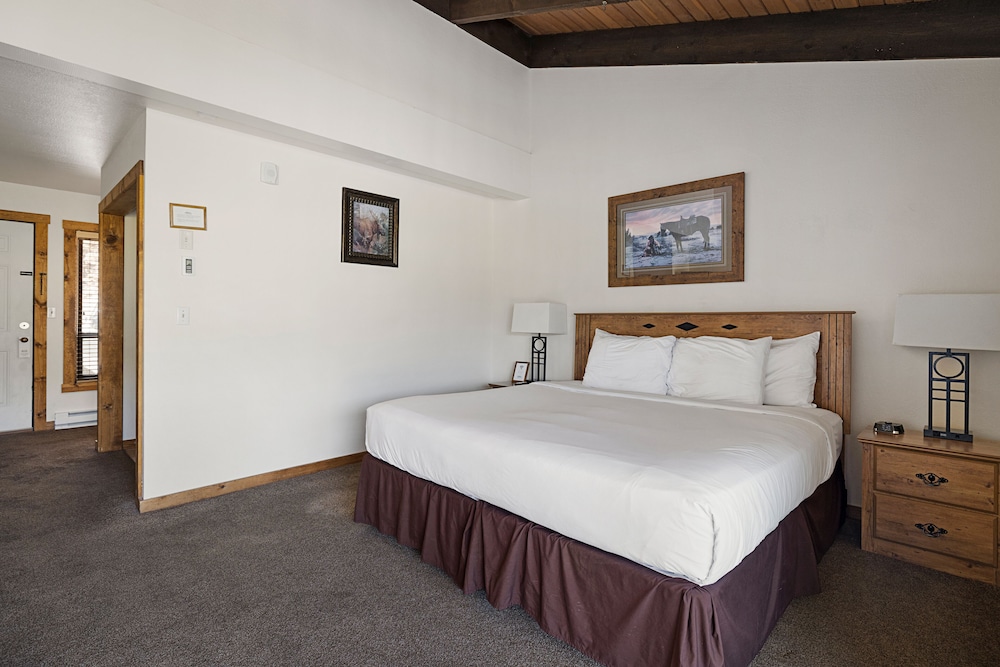 Elk Refuge Inn - photo 16