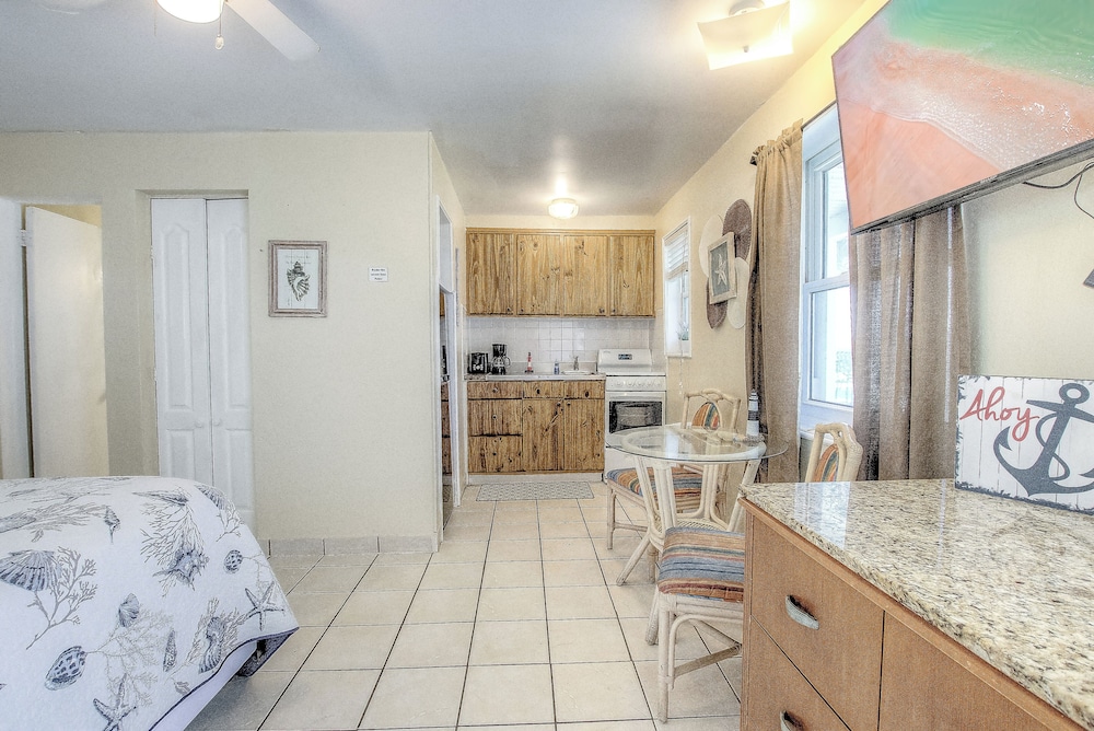 Daytona Shores Inn & Suites - photo 26