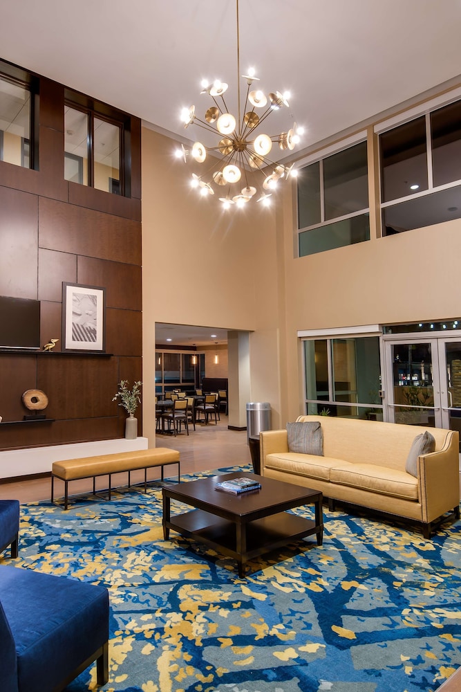 Hampton Inn & Suites Los Angeles Glendale - photo 7