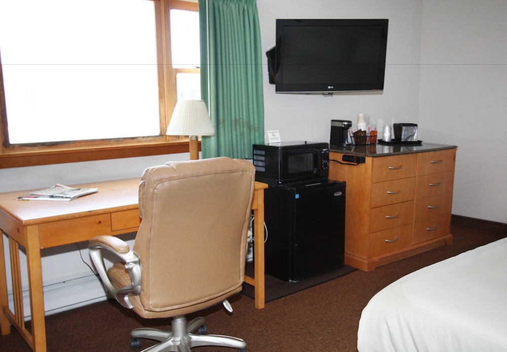 The Bluebird Motel - photo 11