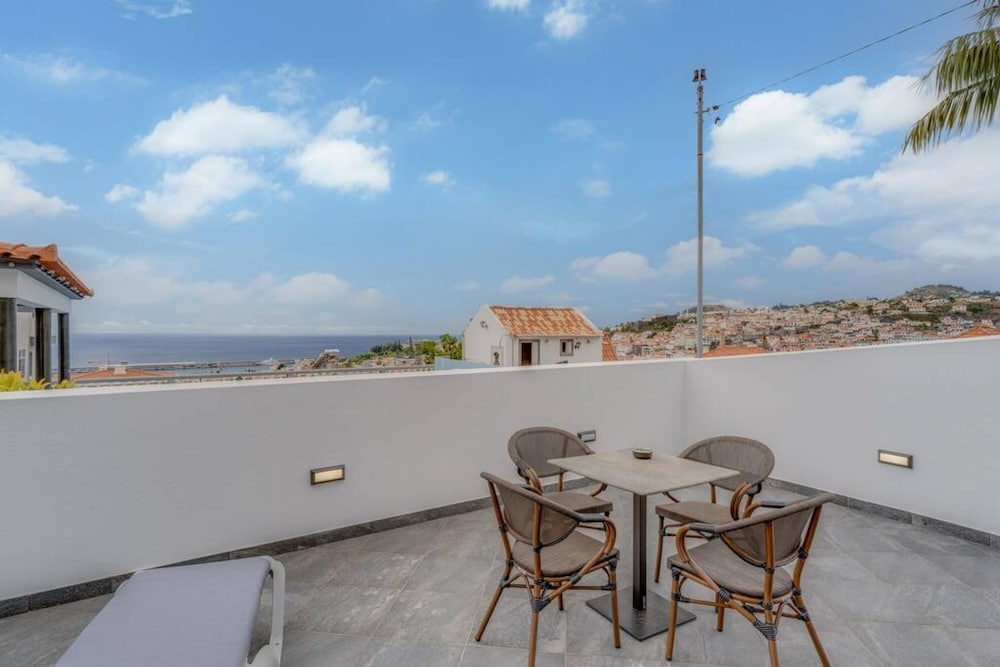 Villa Winter APT 1 — 4-Star Luxury Hotel in Funchal, Portugal
