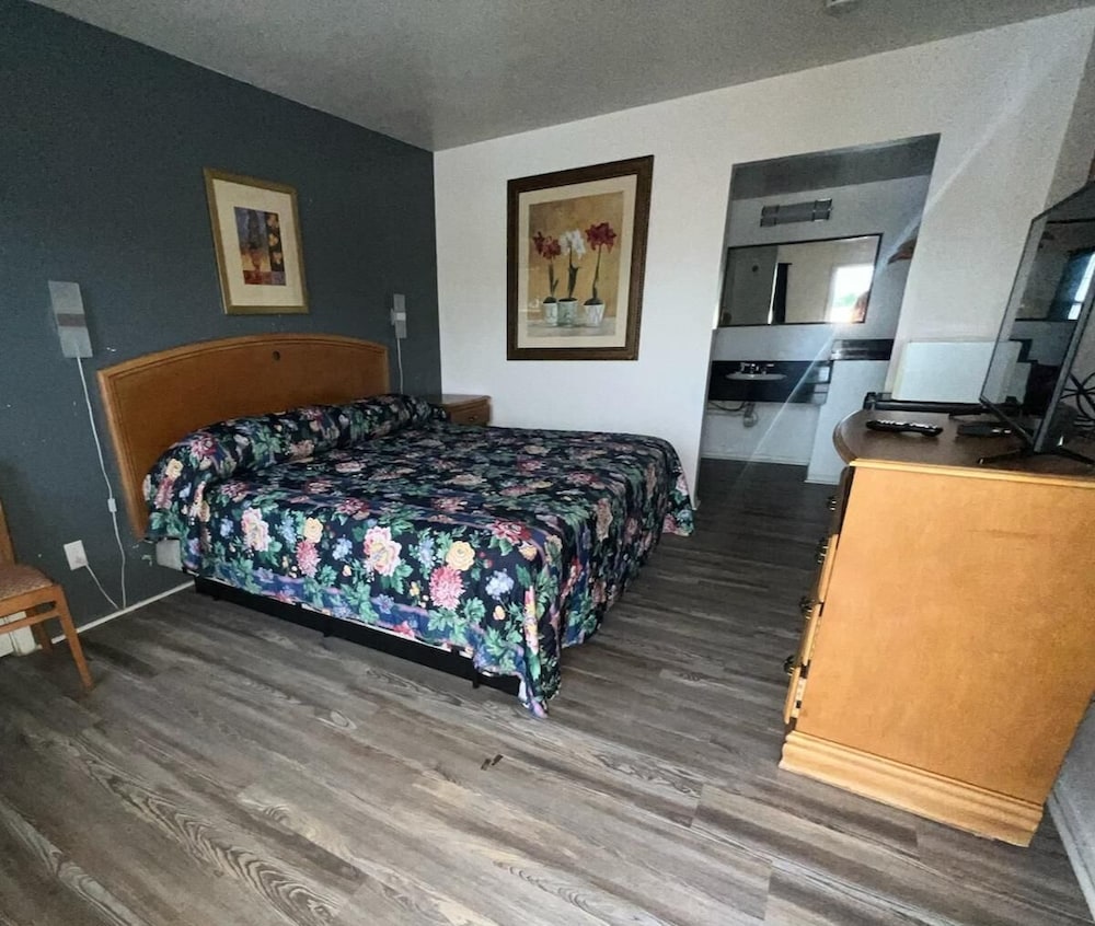 Nights Inn - photo 10
