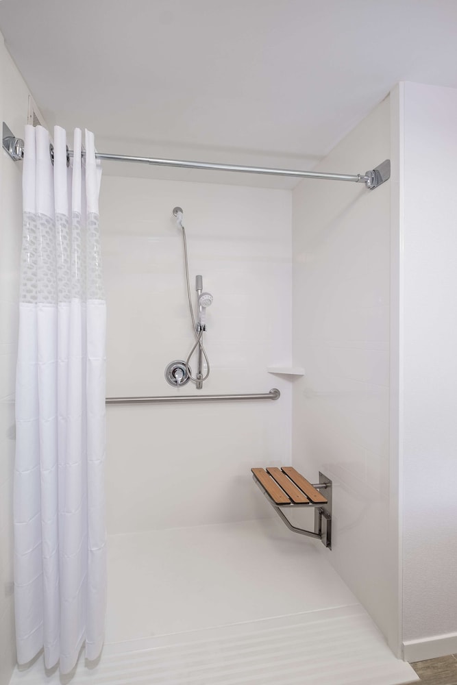 Hampton Inn Waterville - photo 33