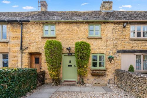 Forsythia Cottage — 4-Star Luxury Hotel in Bourton On The Water, United Kingdom