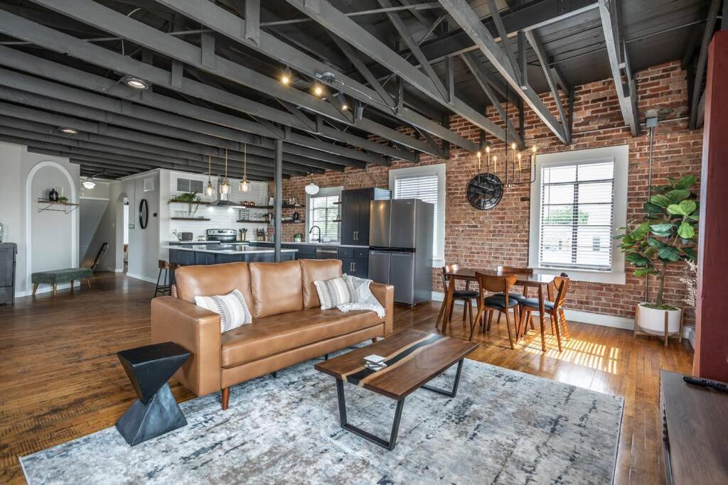 The Loft At 113 Gateway To The North Texas Hill Country 19214890 — Muenster