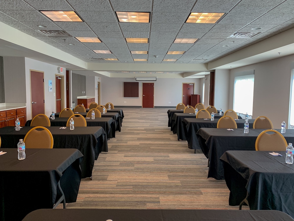Holiday Inn Express & Suites Lexington Dtwn Area Keenland by IHG - photo 38