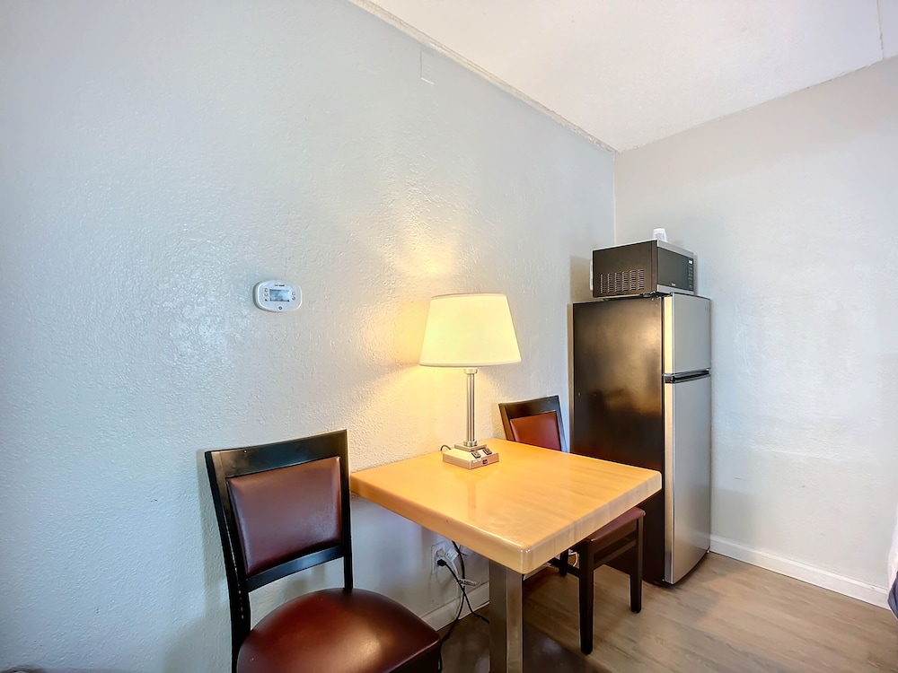Stayable Suites Jacksonville - photo 43